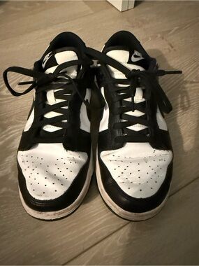 Nike Black and White Women’s Low-Top Sneakers